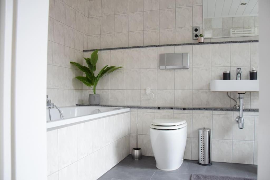 Maisonette Wohnung Mit Dachterrasse - Keine Vermietung An Monteure Düren - Eifel 外观 照片